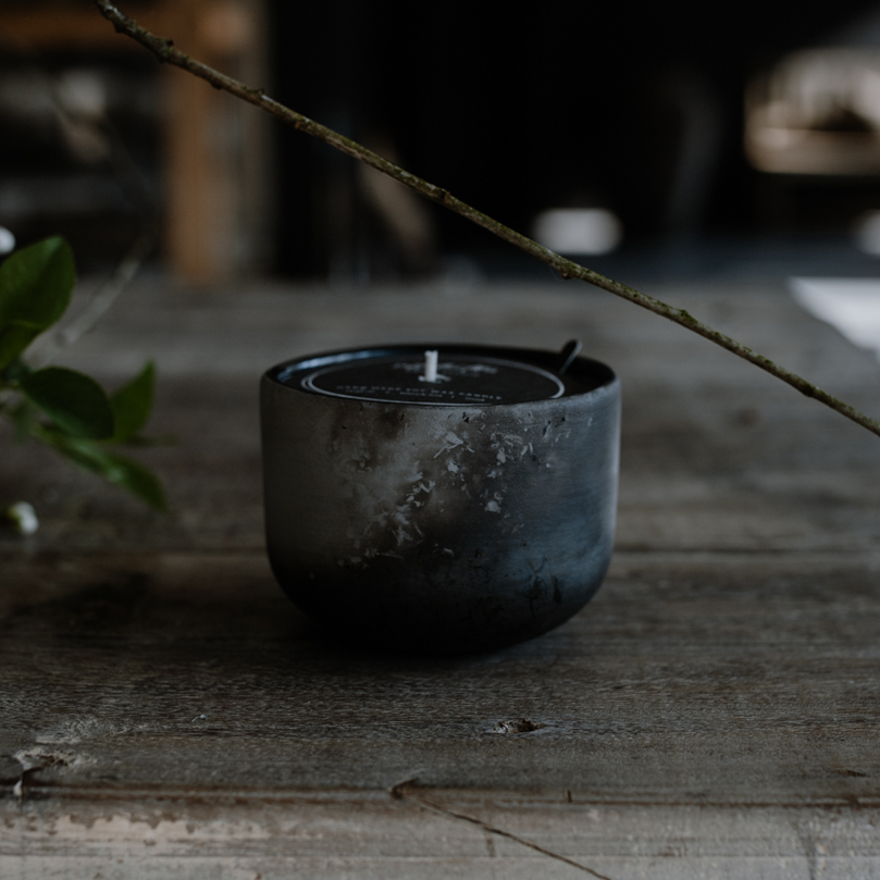 DUST 02 Artisanal Scented Candle in Raku Ceramic | Soft Leather, Rosemary & Incense | 175g
