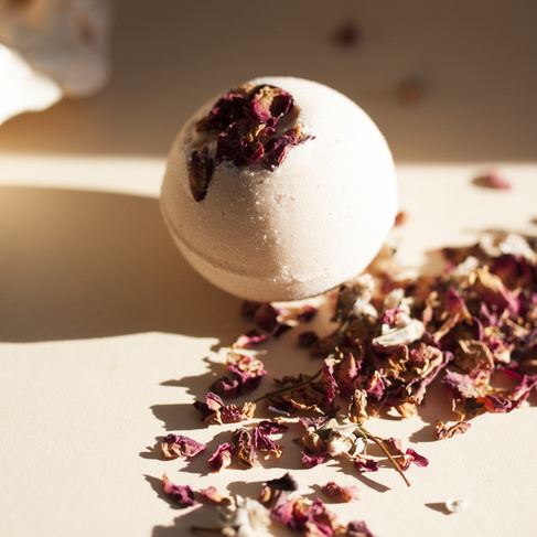 Rosewood & Rose Petal Bath Bomb - Anti-Aging & Luxurious