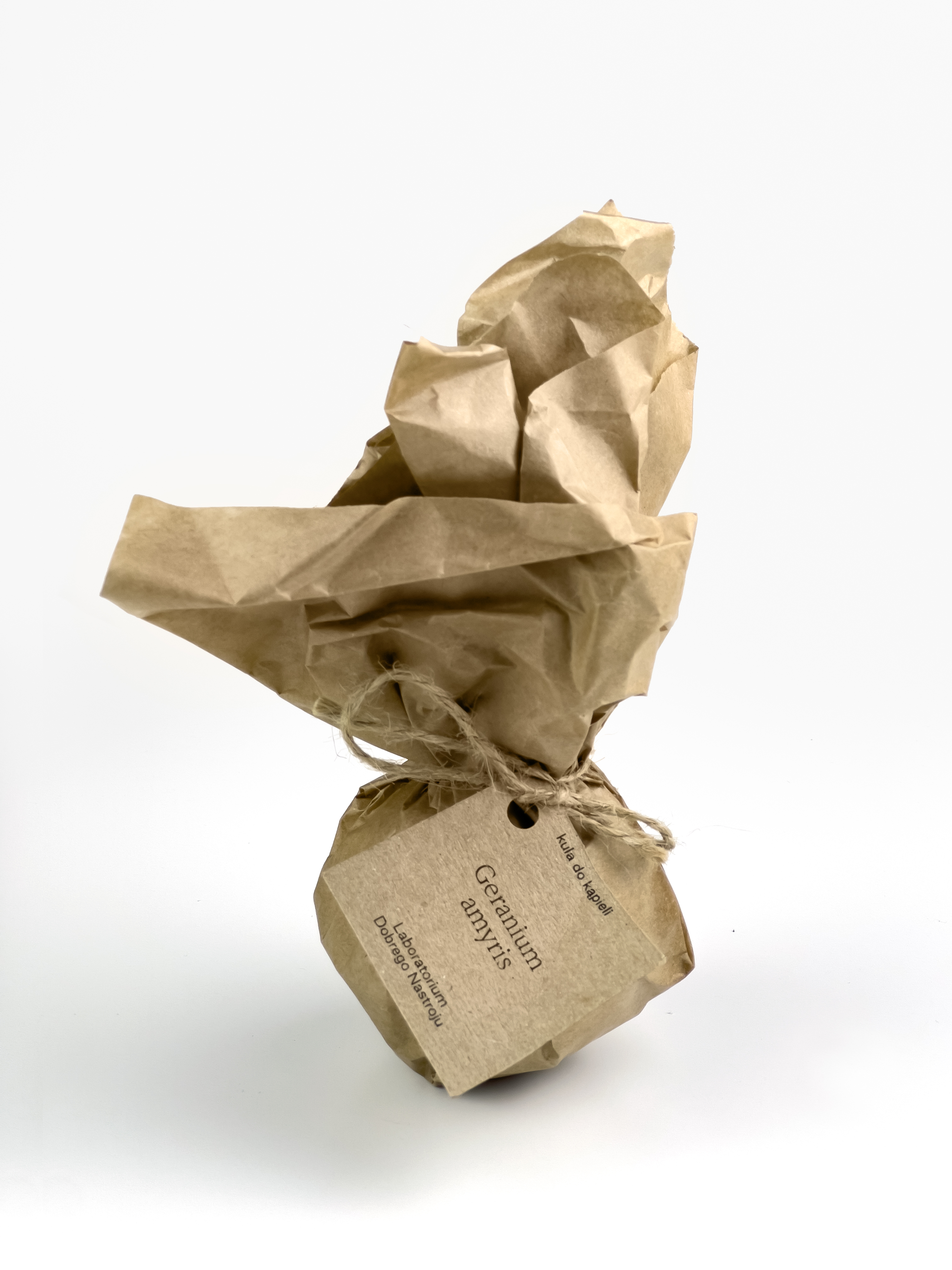 Geranium & Amyris Bath Bomb with Flower Petals - Nourishing & Relaxing