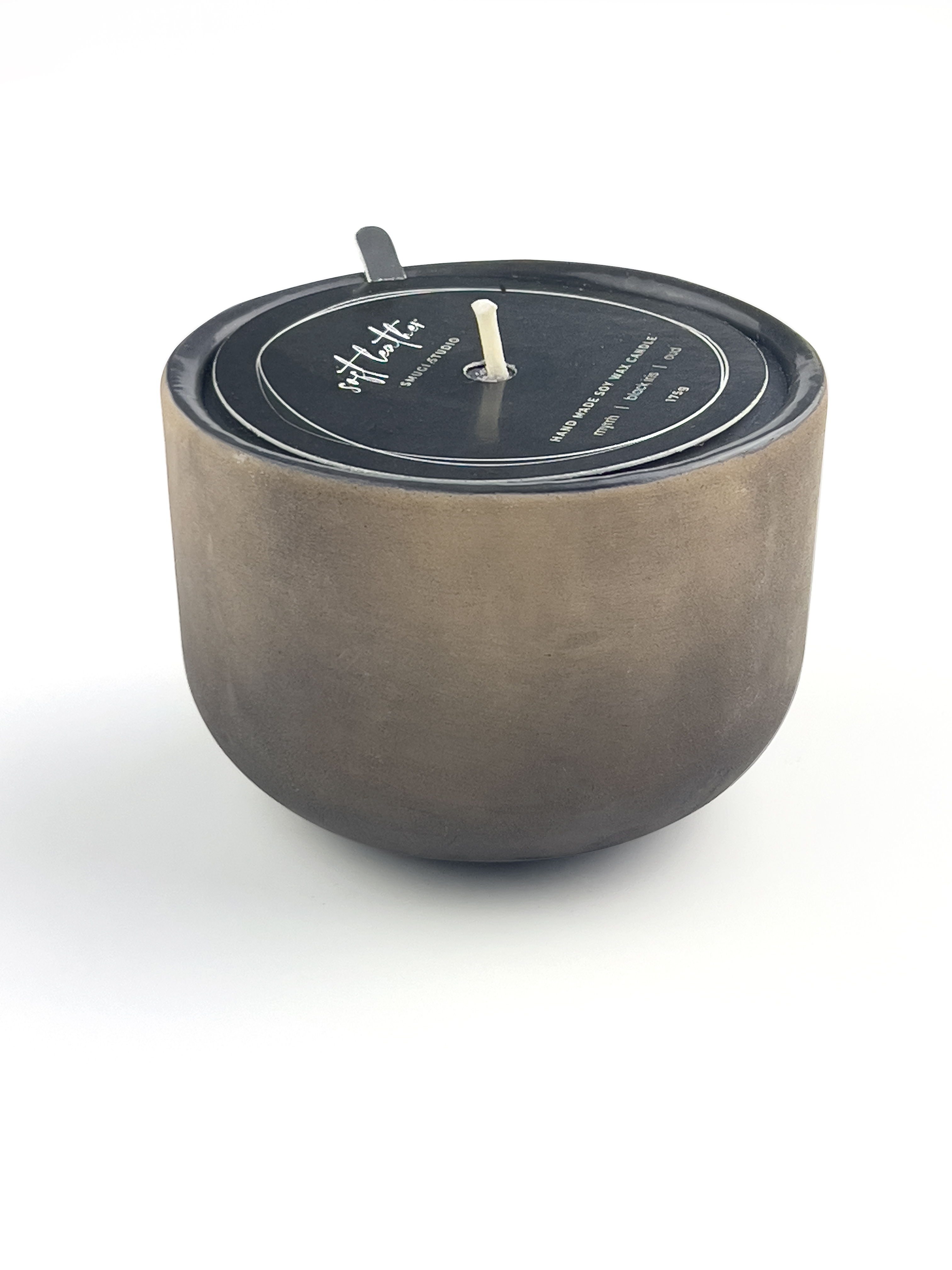 DUST 02 Artisanal Scented Candle in Raku Ceramic | Soft Leather, Rosemary & Incense | 175g