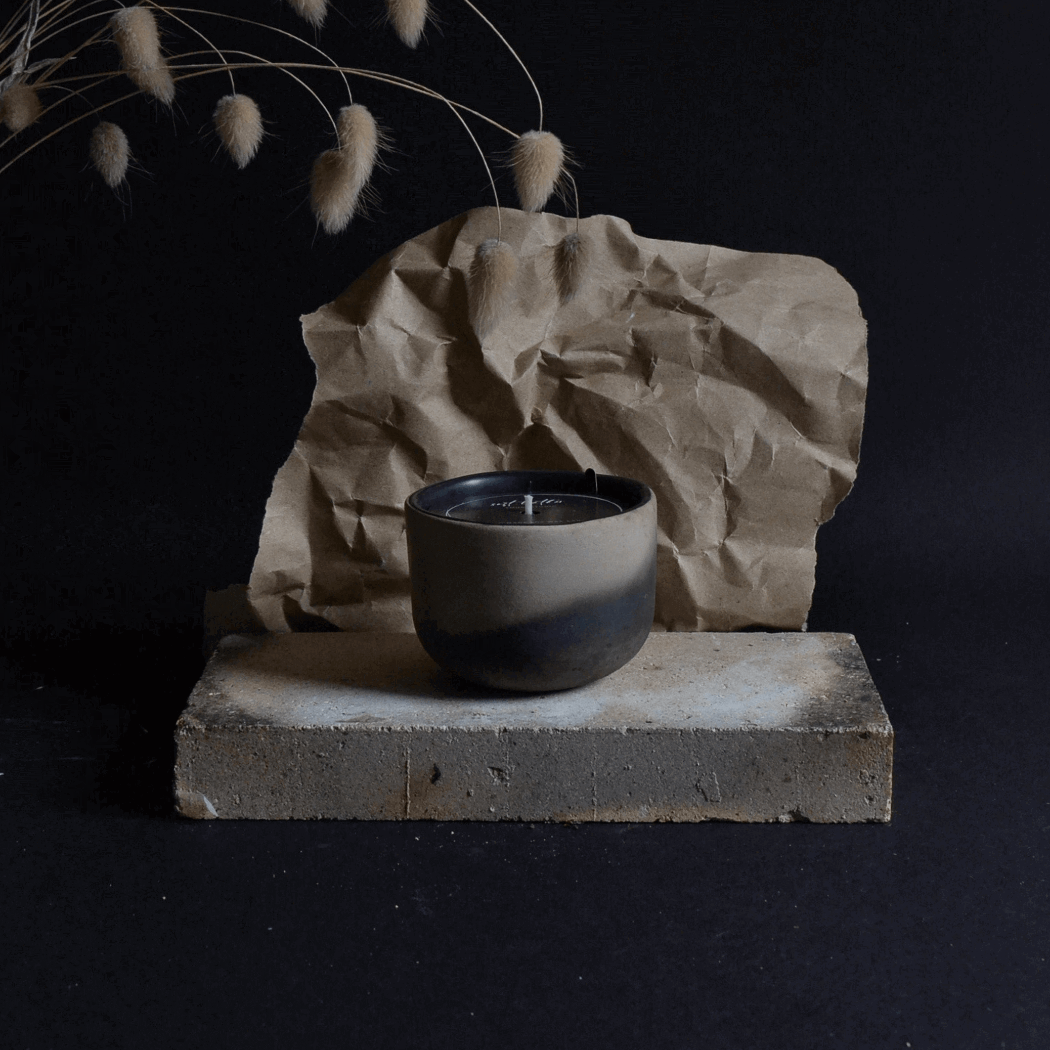 DUST 01 Artisanal Scented Candle in Raku Ceramic | Soft Leather, Rosemary & Incense | 175g